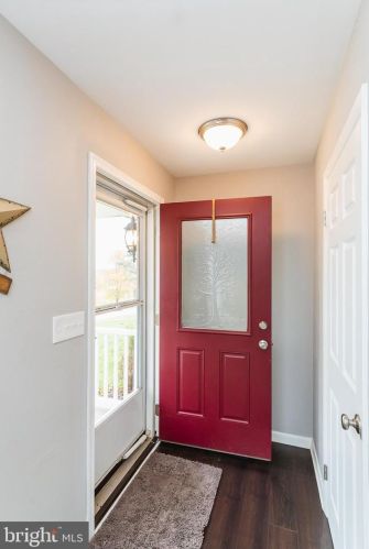 33 Vly Vw Dr, Hanover PA 17331-8307 exterior