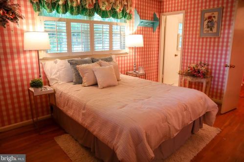 7641 Miller Fall Rd, Rockville MD 20855-1165 exterior