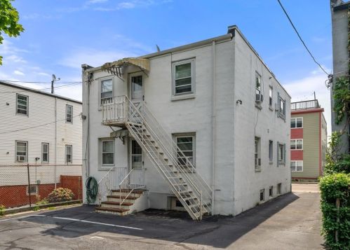 842 Saratoga St, Boston MA 02128-1113 exterior