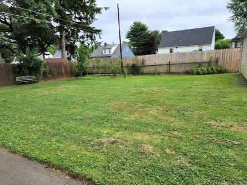 39 Derby St, New Britain CT 06053-3115 exterior