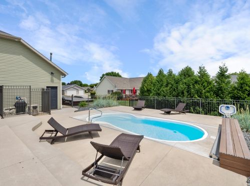 4709 Veranda Ct, Manitowoc WI 54220-8358 exterior