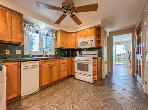 71 New Place St, Wallingford CT  06492-2238 exterior