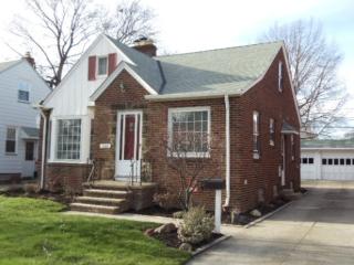 21271 Lake Shore Blvd, Cleveland OH  44123-2154 exterior