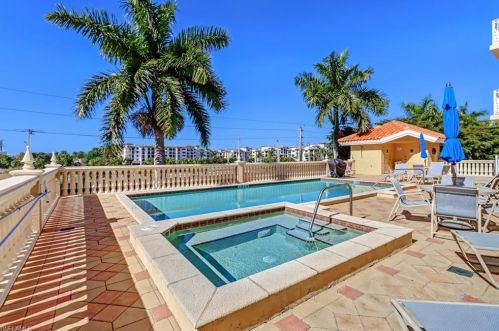 450 Bayfront Pl, Naples FL 34102-6467 exterior
