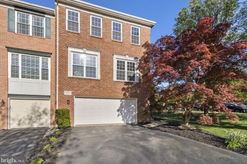 7433 Dunnington Pl, Alexandria VA  22315-5248 exterior