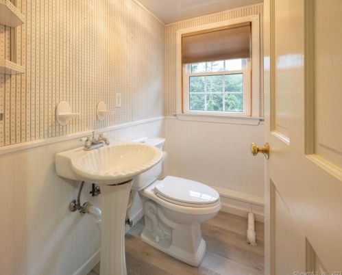 310 Main St, Meriden CT 06450-6047 exterior