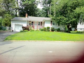 95 Pinecrest Ter, Wayne NJ  07470-5158 exterior