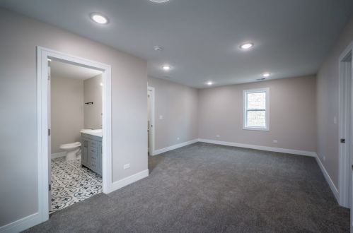 5527 Haddon Ave, Chicago IL  60651-2702 exterior