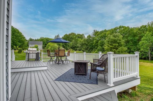 362 Grant Rd, Newmarket NH 03857-2108 exterior