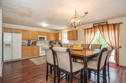 62 Lucy Cir, Wallingford, CT 06492-1727