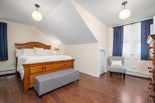 24 Fruit Hl, Providence RI 02911-2823 exterior