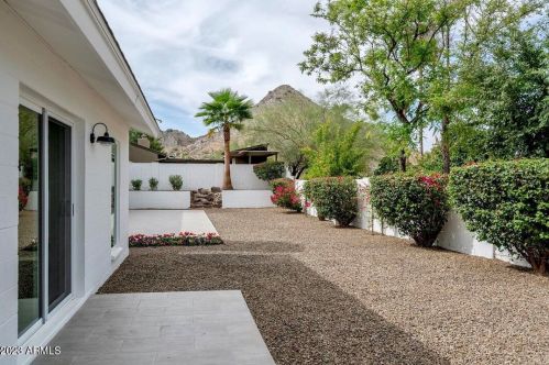2316 Desert Cove Ave, Phoenix AZ  85028-2411 exterior