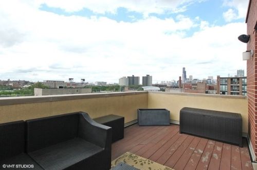 2332 Michigan Ave, Chicago IL  60616-4909 exterior