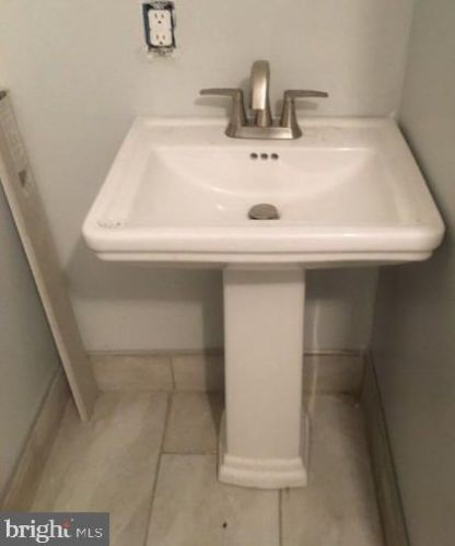 1702 22nd St, Philadelphia PA 19140-3831 exterior