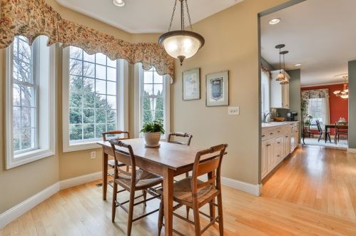 8 Oakmont Dr, Concord NH 03301-6916 exterior