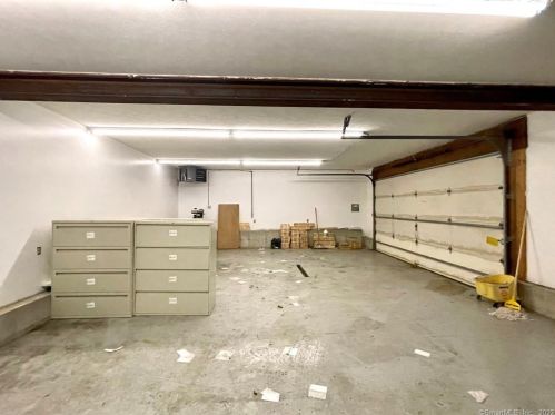 458 Main St, Meriden CT 06451-5090 exterior