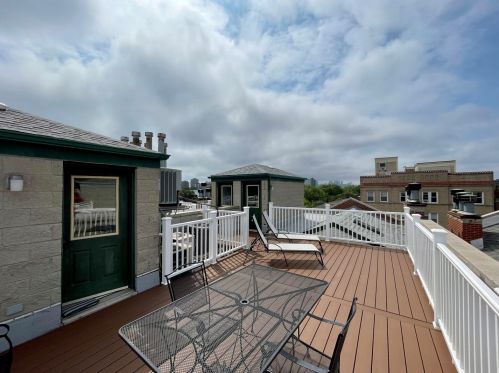 834 Diversey Pkwy, Chicago IL  60614-1412 exterior