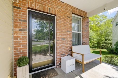 33 Last Leaf Cir, Windsor, CT 06095-4733