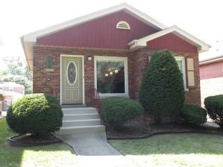 10016 Campbell Ave, Chicago, IL 60655-1064