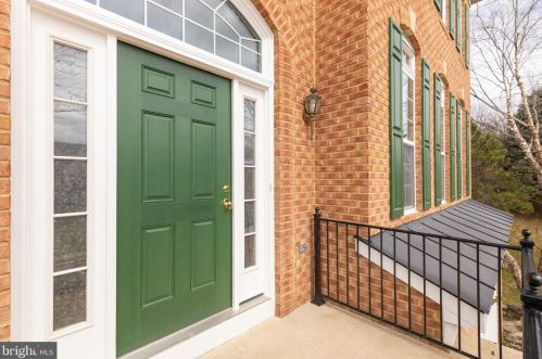 6800 Morning Brook Ter, Alexandria, VA 22315-6117