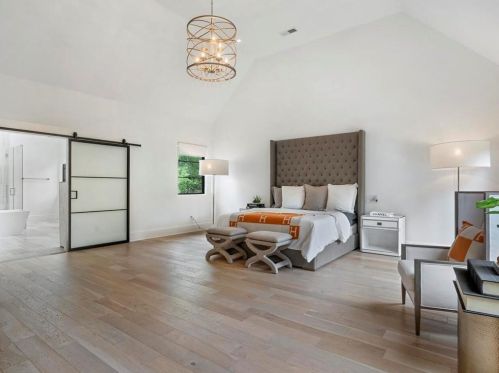 4736 Lk Forrest Dr, Atlanta GA 30342-2217 exterior