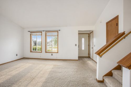 4621 Mdw Lk Dr, Grand Rapids MI 49512-5442 exterior