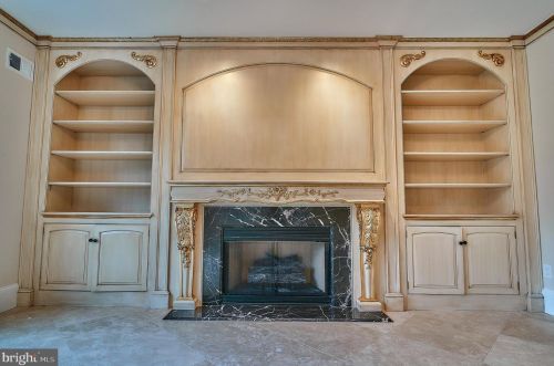 2221 Jefferson Ln, Huntingdon Valley PA 19006-6038 exterior