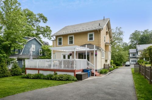 10 Madison Ave, Maplewood NJ 07040-2207 exterior