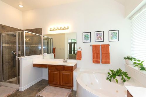 12504 Emerald Oaks Dr, Austin TX 78748 exterior