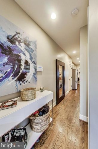 1109 Holbrook Ter, Washington, DC 20002-2368