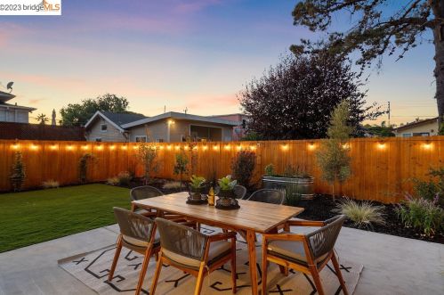 1307 Haskell St, Berkeley CA 94702-2415 exterior