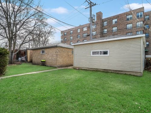 2613 Rascher Ave, Chicago IL 60625-3213 exterior