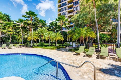 5333 Likini St, Honolulu HI  96818-1762 exterior