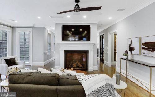 420 3rd St, Washington DC  20003-1930 exterior