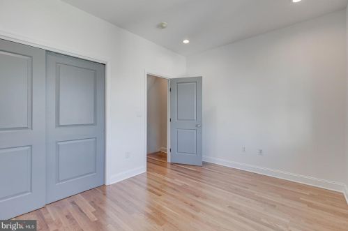 1009 Greenwich St, Philadelphia PA 19147-6409 exterior