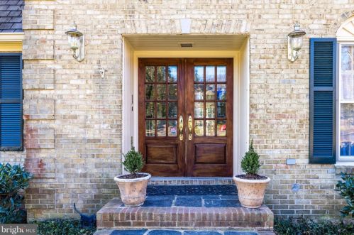 7905 Foxhound Rd, Mc Lean, VA 22102-2401