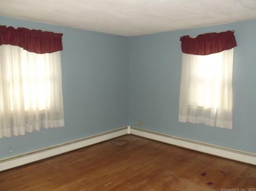 42 Mathewson Ave, Enfield CT 06082-4353 exterior