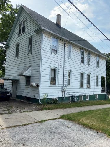 483 Jackson St, Waukegan, IL 60085-6341