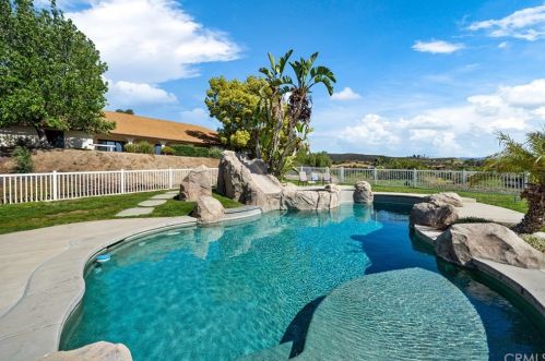 39605 Chaparral Dr, Temecula, CA 92592-8823