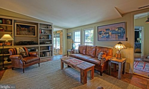 300 Gills Nck Rd, Lewes DE 19958-1425 exterior