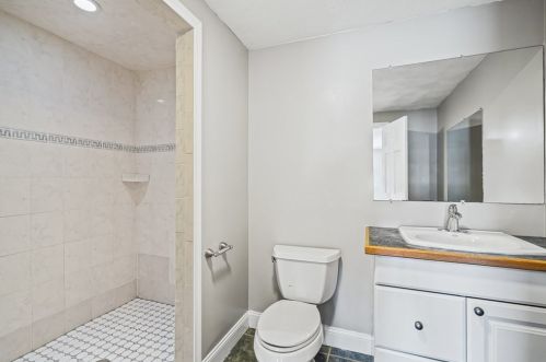 7 Azalea Ln, Peabody MA 01960-4602 exterior