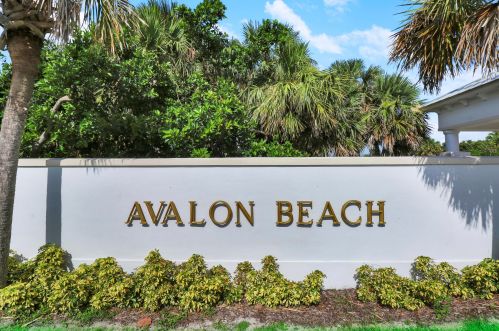 132 Ocean Estates Dr, Fort Pierce FL  34949-8101 exterior