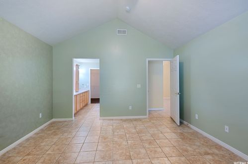 2088 Jordan Villa Dr, Taylorsville UT 84088-6703 exterior