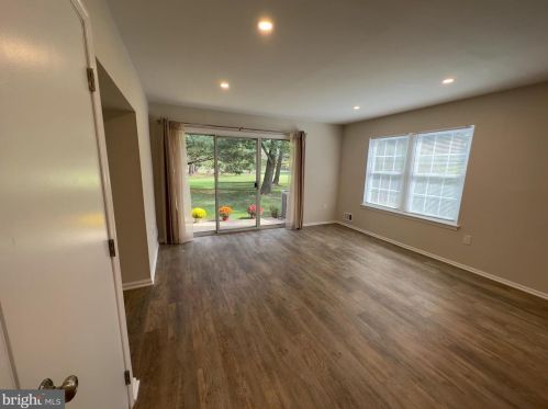 81 Quince Ct, Trenton NJ  08648-4806 exterior