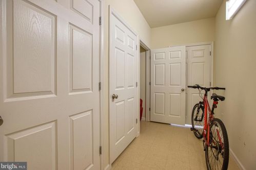 1442 Sierra Dr, Trenton NJ 08619-2071 exterior