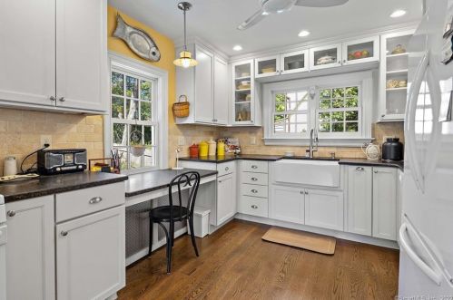 23 Buckingham Pl, Norwalk CT 06851-5004 exterior