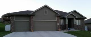 6828 Park Crest Dr, Omaha NE  68133-2114 exterior