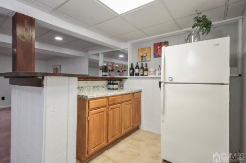 10 Snowflake Ln, Edison NJ 08820-1462 exterior