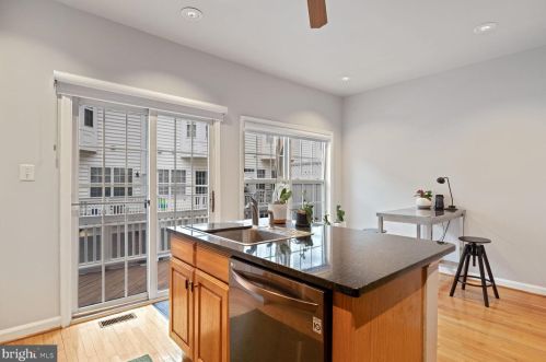 714 Capitol Square Pl, Washington DC 20024-2414 exterior