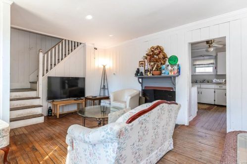 53 Main St, Deep River CT 06417-1804 exterior